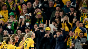 Kerr-less Australia grind down Ireland to win nervy World Cup opener