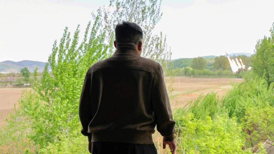 El l&iacute;der de Corea del Norte supervisa un simulacro de "contrataque nuclear"
