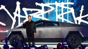Cybertruck, la primera pickup el&eacute;ctrica de Tesla, sale de planta