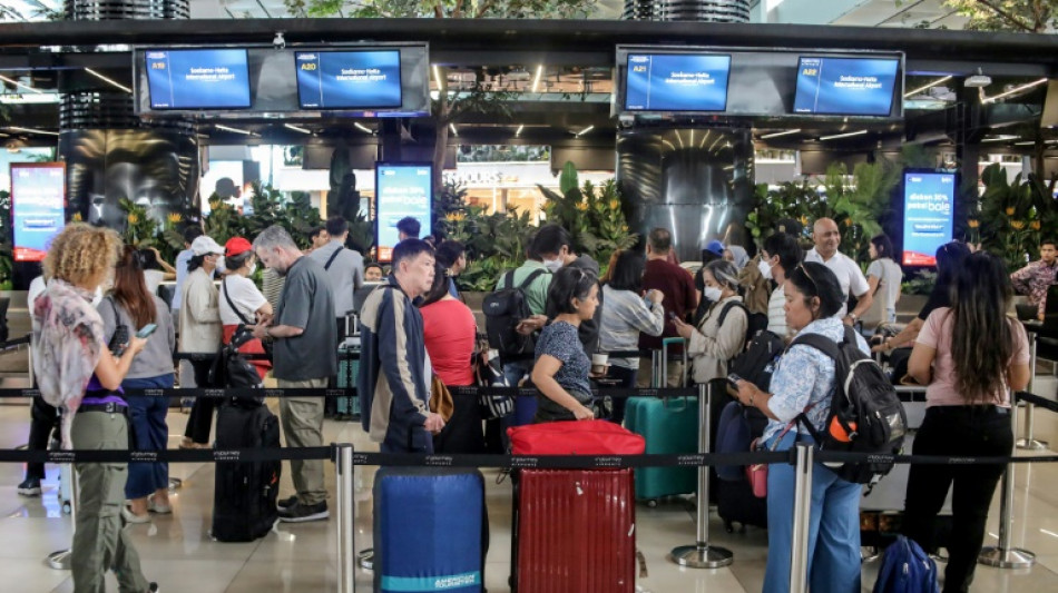 Indon&eacute;sie: huit a&eacute;roports ferm&eacute;s apr&egrave;s une &eacute;ruption volcanique, 170.000 passagers bloqu&eacute;s