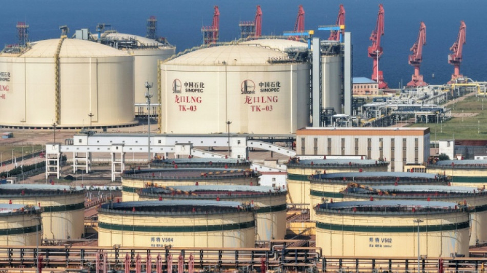 La AIE recorta su previsi&oacute;n de demanda de petr&oacute;leo en 2026