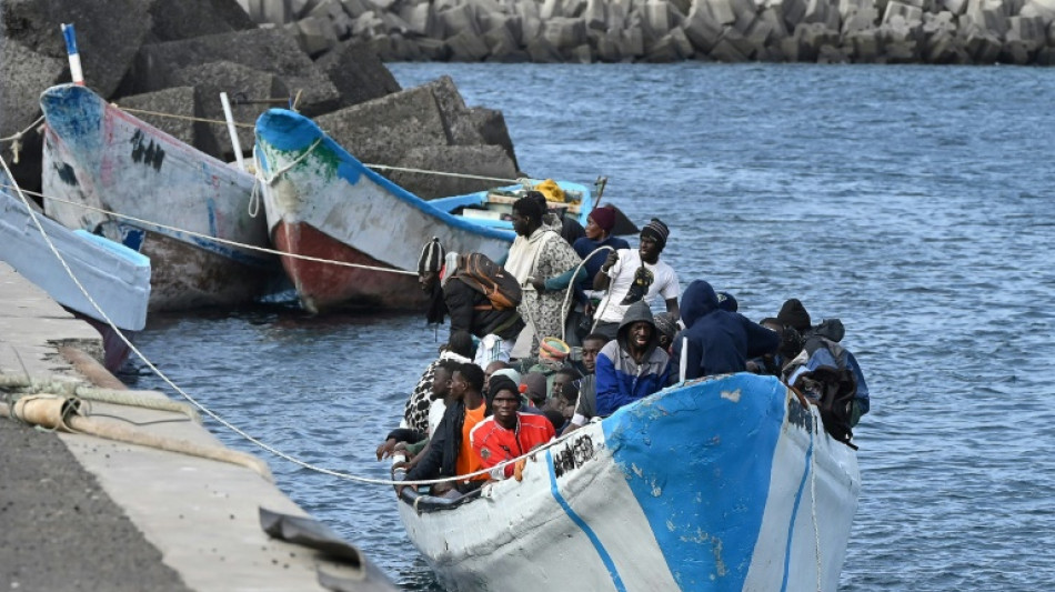 El Parlamento espa&ntilde;ol aborda una petici&oacute;n masiva para regularizar a migrantes sin papeles