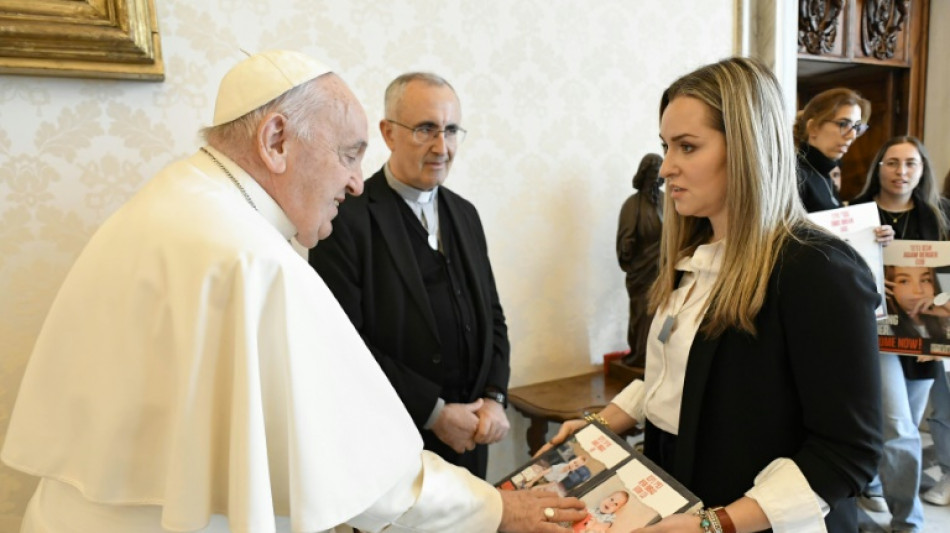 Le pape rencontre des familles d'otages isra&eacute;liens