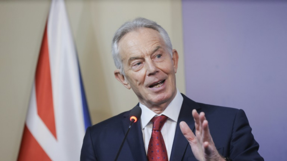 Blair aconseja a nuevo primer ministro brit&aacute;nico que tenga un "plan para controlar la inmigraci&oacute;n"