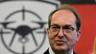 Dobrindt k&uuml;ndigt Entscheidung zu R&uuml;ckf&uuml;hrungszentrum f&uuml;r Migranten an