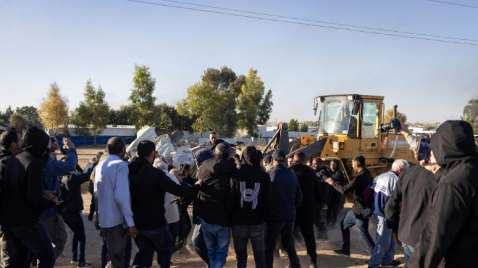La polic&iacute;a israel&iacute; destruye decenas de casas de beduinos &aacute;rabes en el desierto del N&eacute;guev