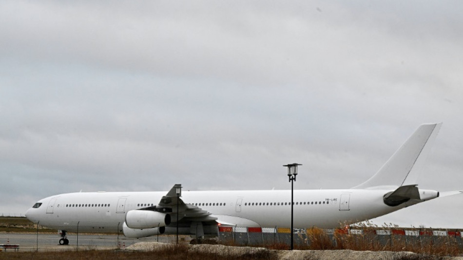 Varios menores no acompa&ntilde;ados, en el avi&oacute;n bloqueado en Francia por presunto tr&aacute;fico de personas
