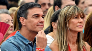 Pedro S&aacute;nchez, fragilizado por una investigaci&oacute;n judicial a su mujer