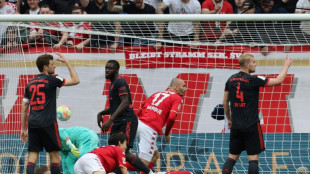 Bayern lose at Mainz to open door for Dortmund