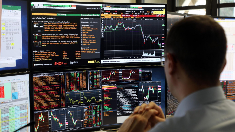 Lo spread tra Btp e Bund in avvio &egrave; stabile a 121 punti