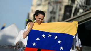 Mar&iacute;a Corina Machado pede a milhares de venezuelanos em Madri que preparem o retorno &agrave; p&aacute;tria