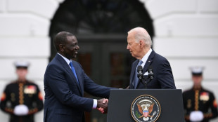 Biden recibe a su hom&oacute;logo keniano con todos los honores