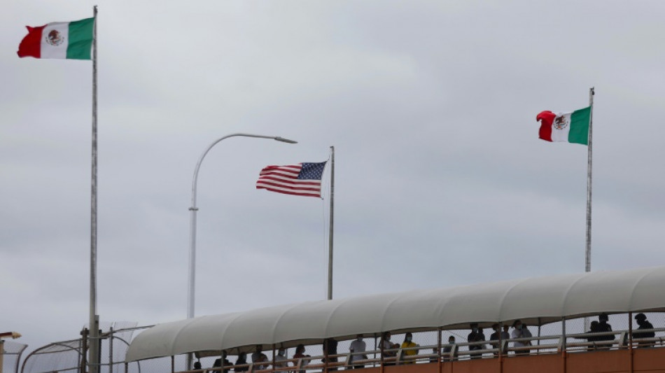 Miles de migrantes venezolanos permanecen varados en el sureste de M&eacute;xico
