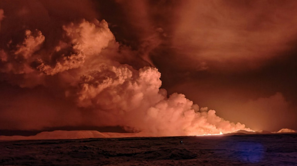 Volc&aacute;n hace erupci&oacute;n cerca de la capital islandesa de Reikiavik