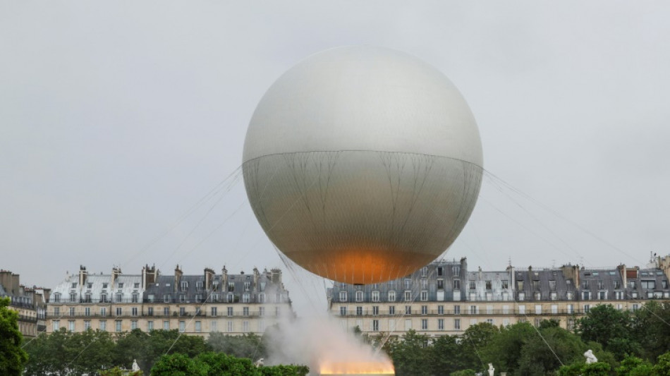 Prefeita de Paris quer 'conservar' pira e an&eacute;is ol&iacute;mpicos na Torre Eiffel