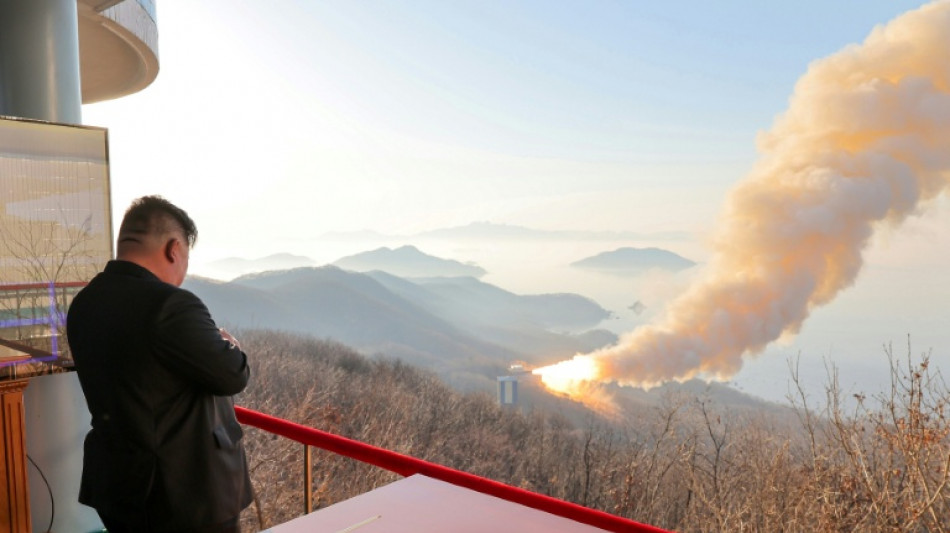 Nordkorea testet im Beisein von Machthaber Kim neuen Raketenantrieb