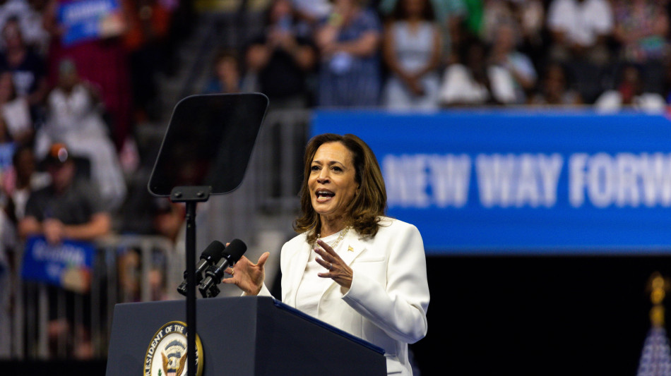 'Harris avanza nei sette Stati in bilico, &egrave; avanti a Trump'