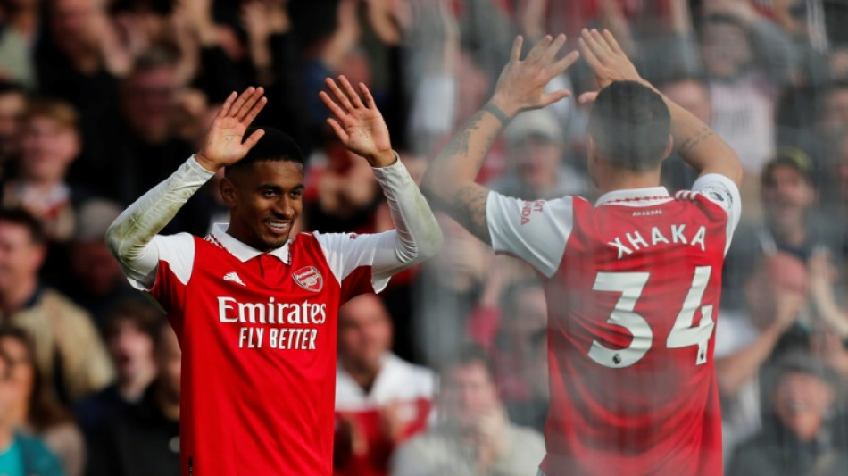 Five-star Arsenal back on top of the Premier League