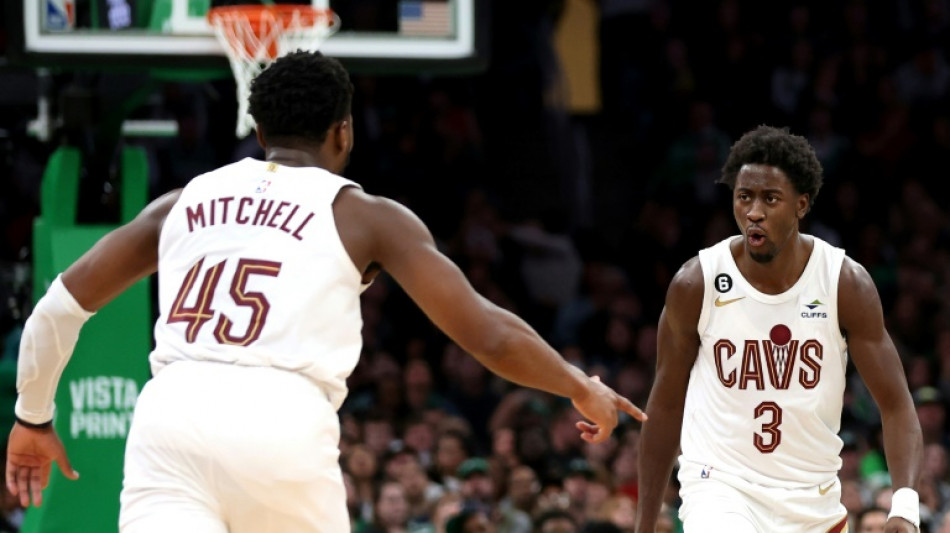 LeVert, Mitchell score 41 each as Cavs top Celtics, Lakers lose again