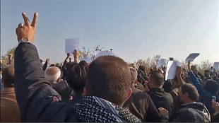 Sicherheitskr&auml;fte im Iran schie&szlig;en auf Protestierende in Heimatstadt von Mahsa Amini
