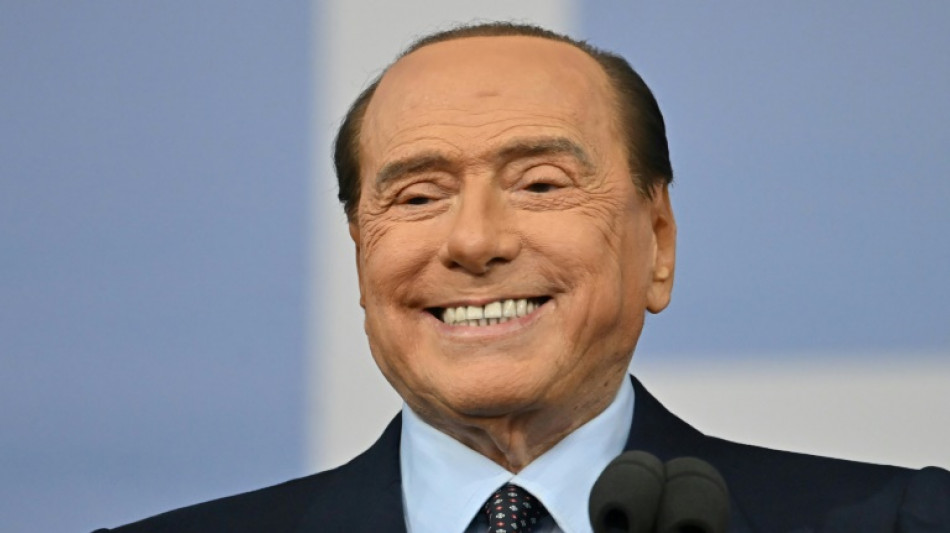 Mejora la salud del ex primer ministro italiano Berlusconi, seg&uacute;n los m&eacute;dicos