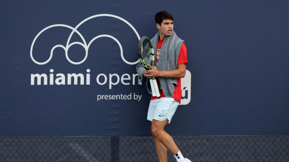 Alcaraz cruises into Miami third round