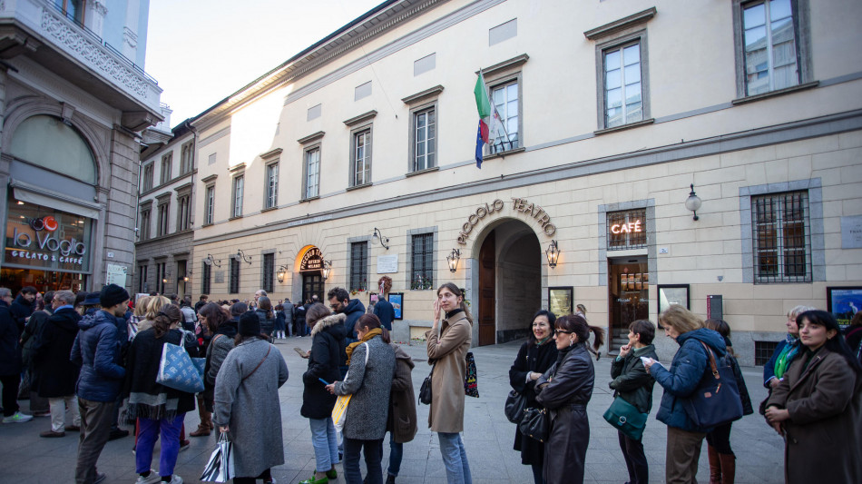 Camera ardente Vanoni per due giorni al Piccolo Teatro Grassi
