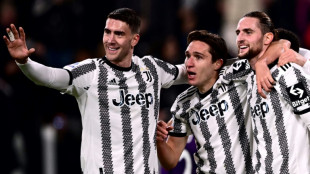 Juventus survive late scare to beat Fiorentina