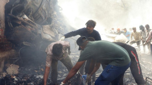 Un avión con 242 personas a bordo se estrella contra un edificio en India