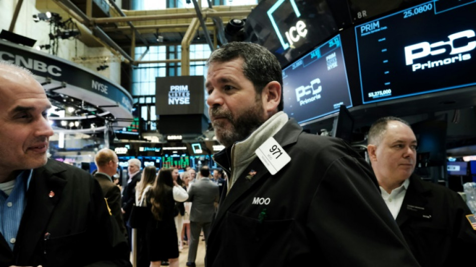 Wall Street sur la r&eacute;serve &agrave; l'ouverture avant des pourparlers sur la dette