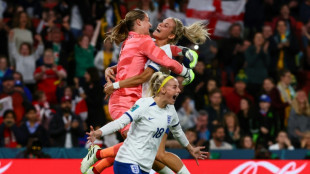 England survive Nigeria scare, Australia also into World Cup quarters
