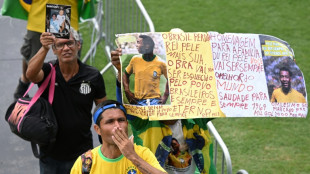 Brazilians stream to Santos to pay tribute to Pele