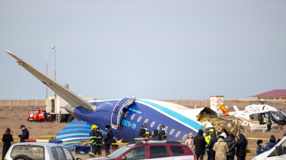32 supervivientes y 35 probables muertos en accidente de avi&oacute;n en Kazajist&aacute;n