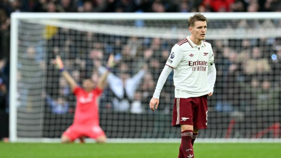 Angleterre: Arsenal battu, le suspense pour le titre relanc&eacute;