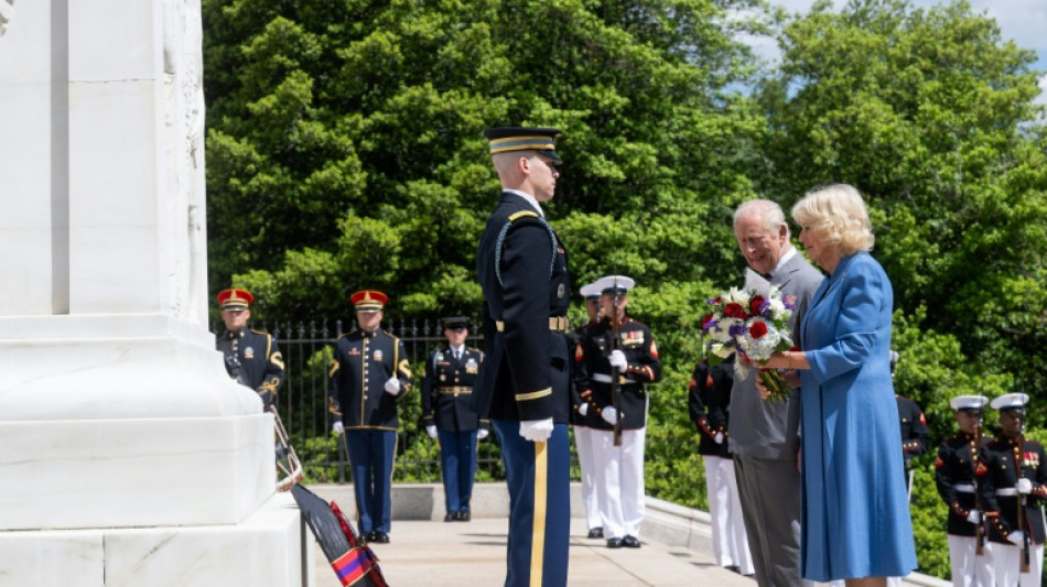 Charles III. und Camilla beenden US-Besuch mit Kranzniederlegung 