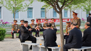 Kim supervisa las pruebas de un lanzacohetes m&uacute;ltiple en Corea del Norte