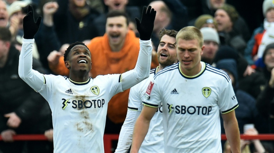 Leeds, Leicester avoid FA Cup shocks