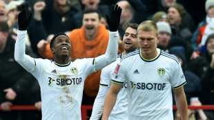 Leeds, Leicester avoid FA Cup shocks