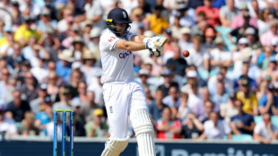 Root leads run-spree as England press for Ashes-levelling win 