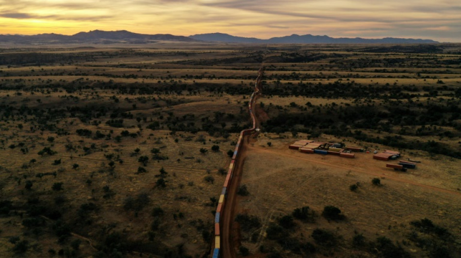 Un gigantesque mur de conteneurs va &ecirc;tre d&eacute;mantel&eacute; &agrave; la fronti&egrave;re am&eacute;ricano-mexicaine