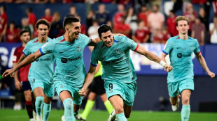 Lewandowski penalty earns Barca tight win at Osasuna