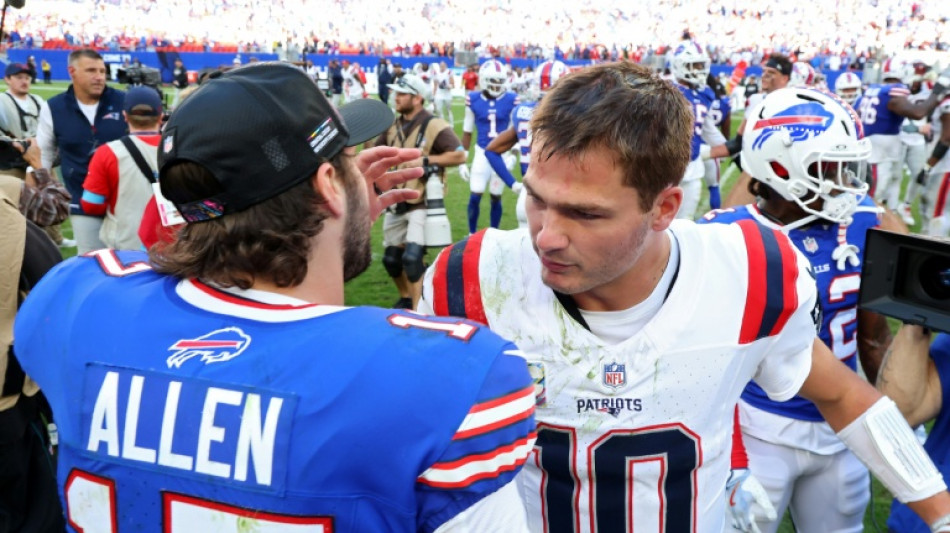 Patriots inflict first Bills defeat as Rams surge late