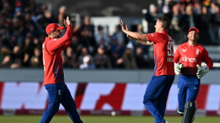 Carse strikes on debut as England win New Zealand T20 opener