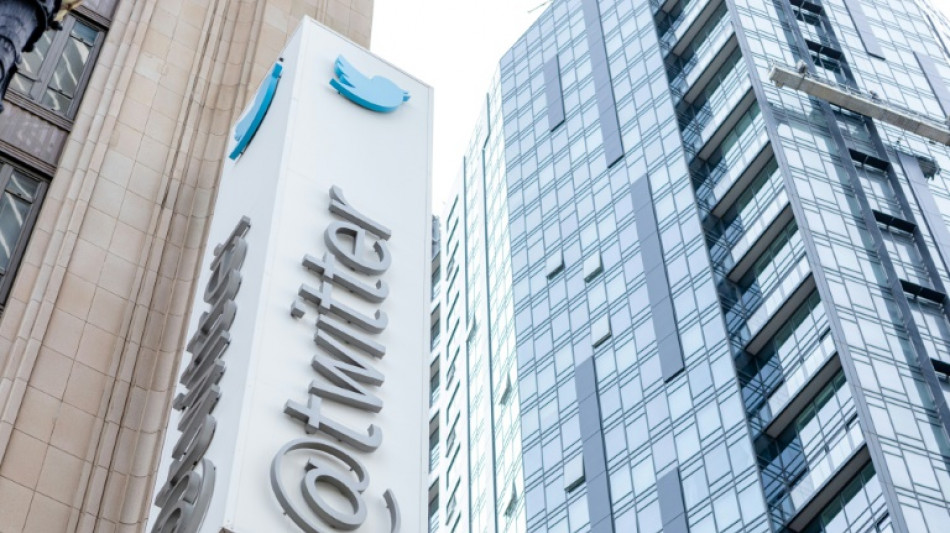 Twitter licencie "environ 50%" de ses employ&eacute;s dans le monde