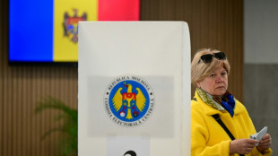 Les Moldaves élisent leurs députés dans un scrutin sous haute tension 