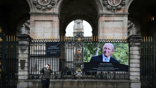 Des Lyonnais, des stars et des ministres aux obs&egrave;ques de G&eacute;rard Collomb