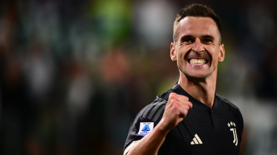 Milik helps Juventus down Lecce