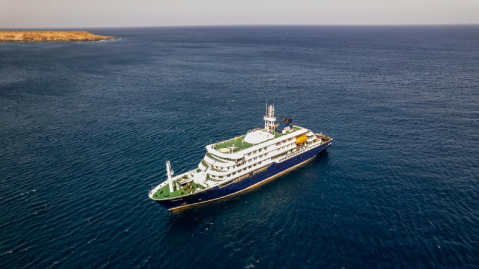 Suposto surto de hantav&iacute;rus deixa quase 150 pessoas presas em cruzeiro em Cabo Verde