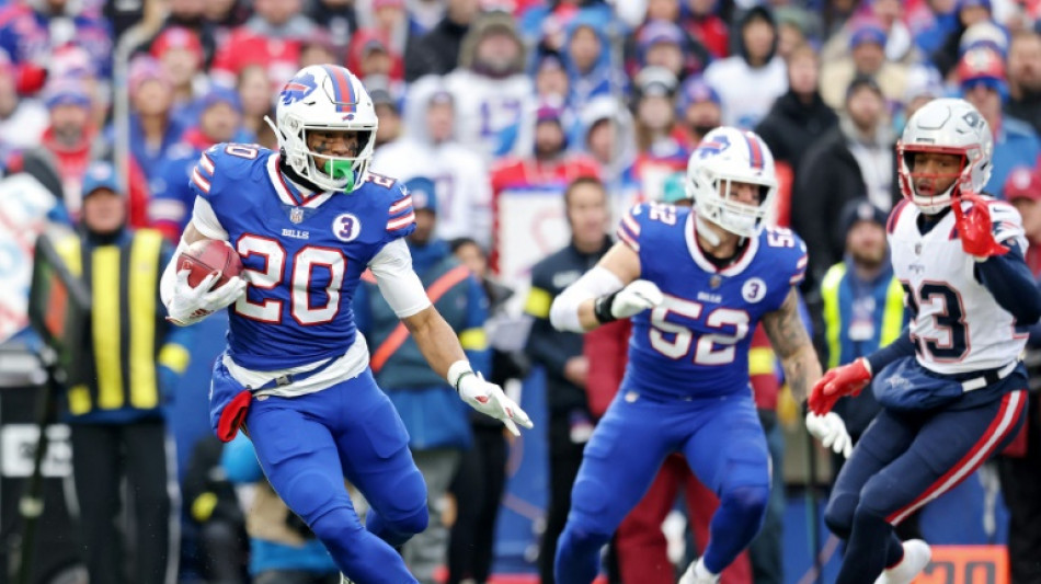 Emotional Bills take AFC second seed, Eagles clinch NFC top berth
