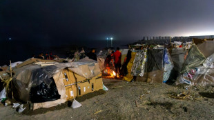 Desalojan a los migrantes de un gran asentamiento en Ceuta antes de la visita de los reyes de Espa&ntilde;a